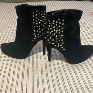 Black heeled booties with studs
